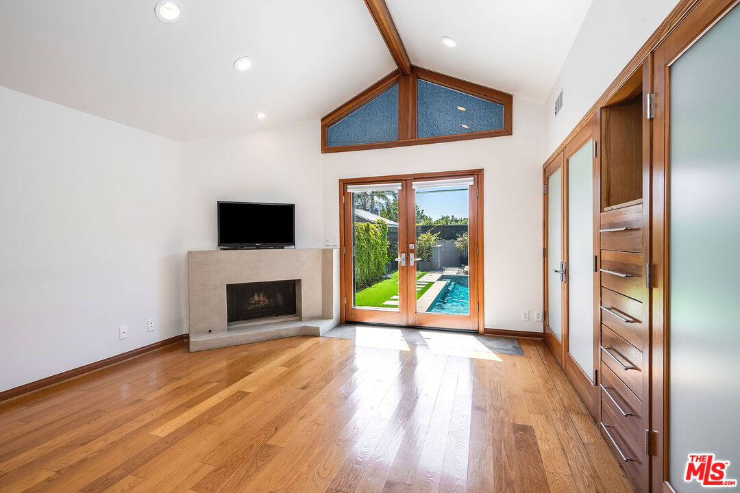 445 Westmount Dr