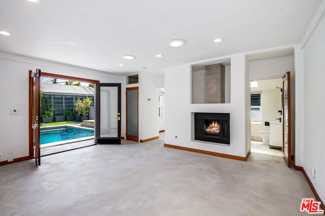 445 Westmount Dr