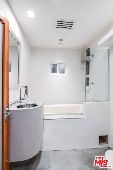 445 Westmount Dr