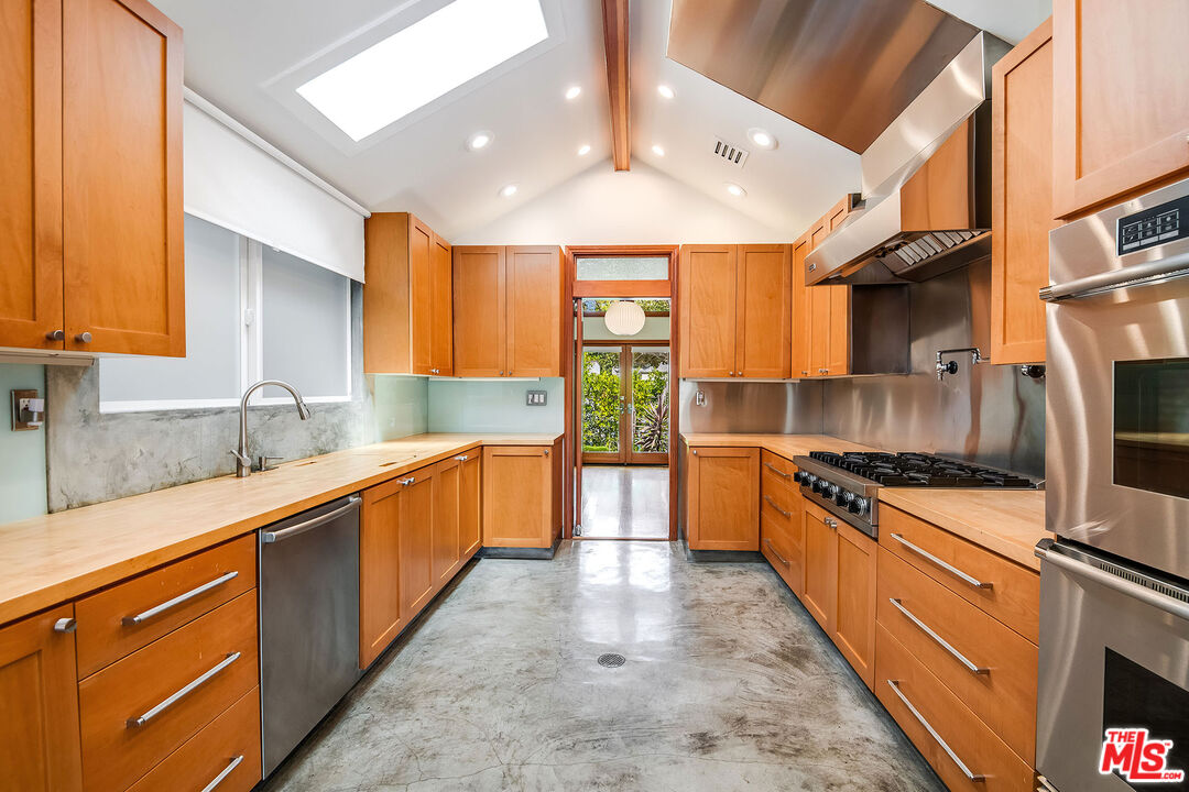 445 Westmount Dr
