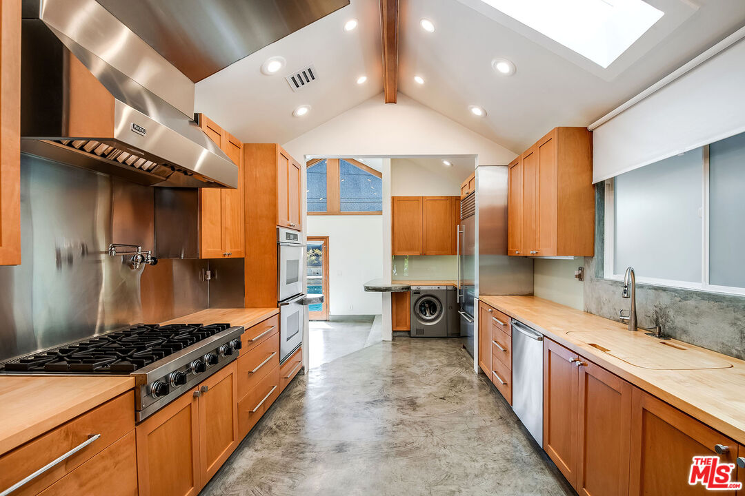 445 Westmount Dr