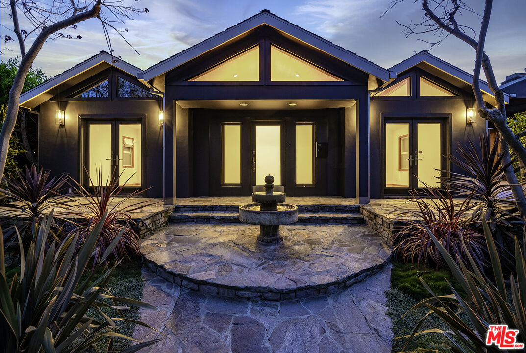 445 Westmount Dr