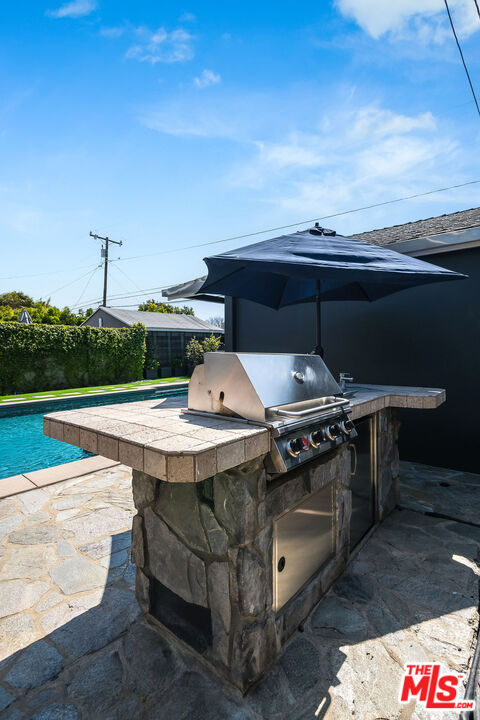 445 Westmount Dr