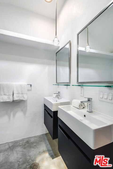 445 Westmount Dr