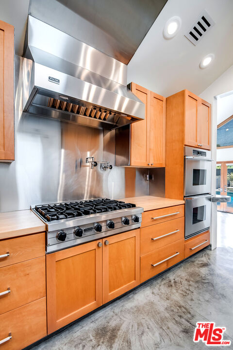 445 Westmount Dr