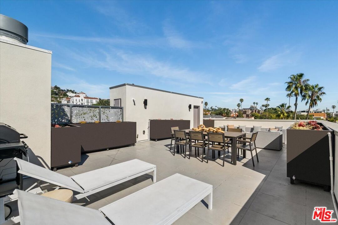 1257 N Sweetzer Ave Unit: 404