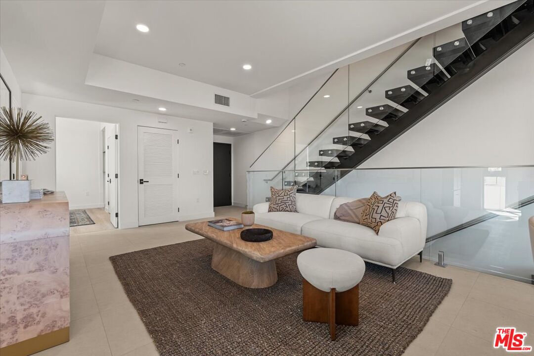 1257 N Sweetzer Ave Unit: 404