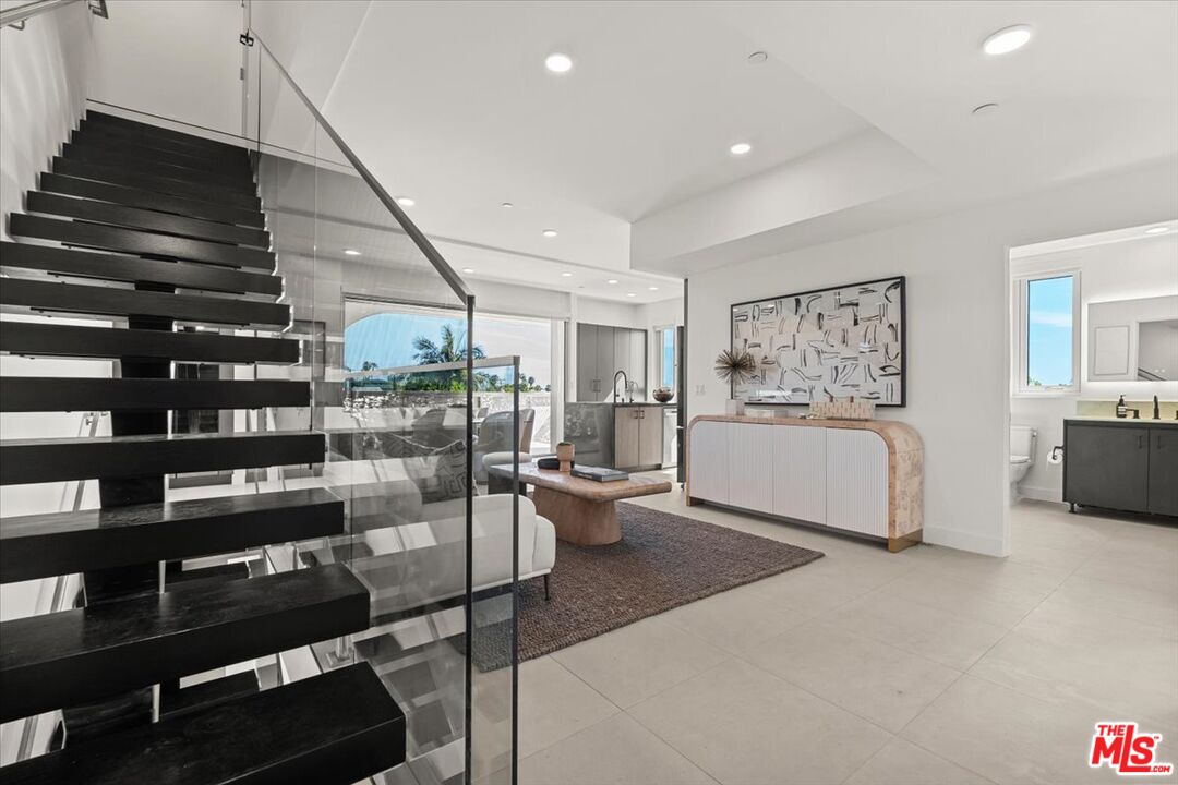 1257 N Sweetzer Ave Unit: 404