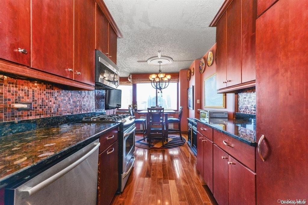 4-74 48th Avenue Unit: 17J