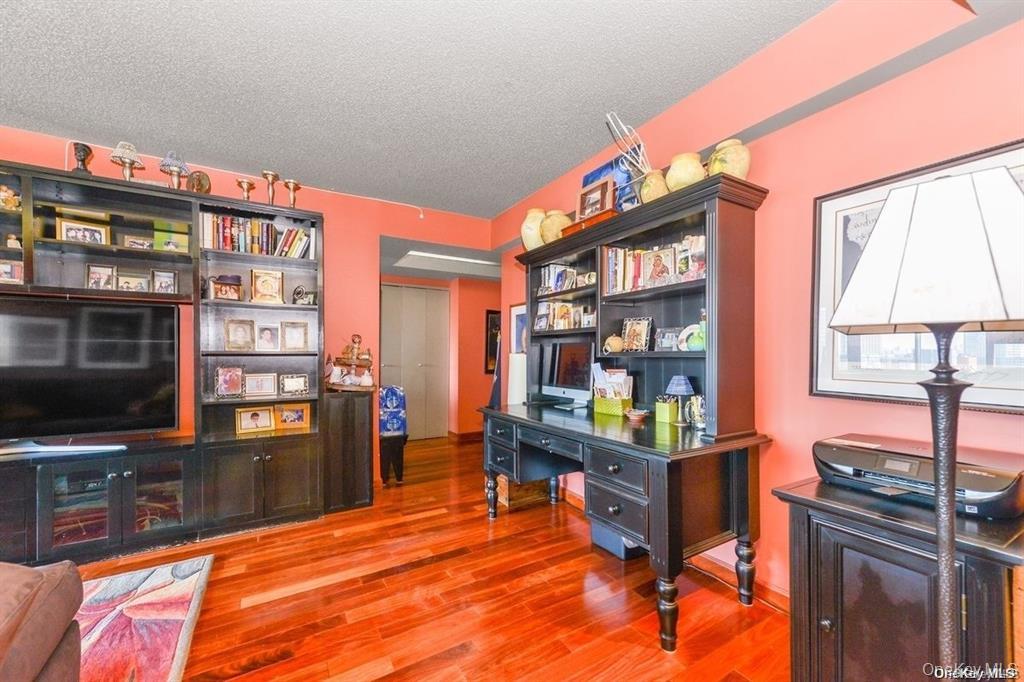 4-74 48th Avenue Unit: 17J