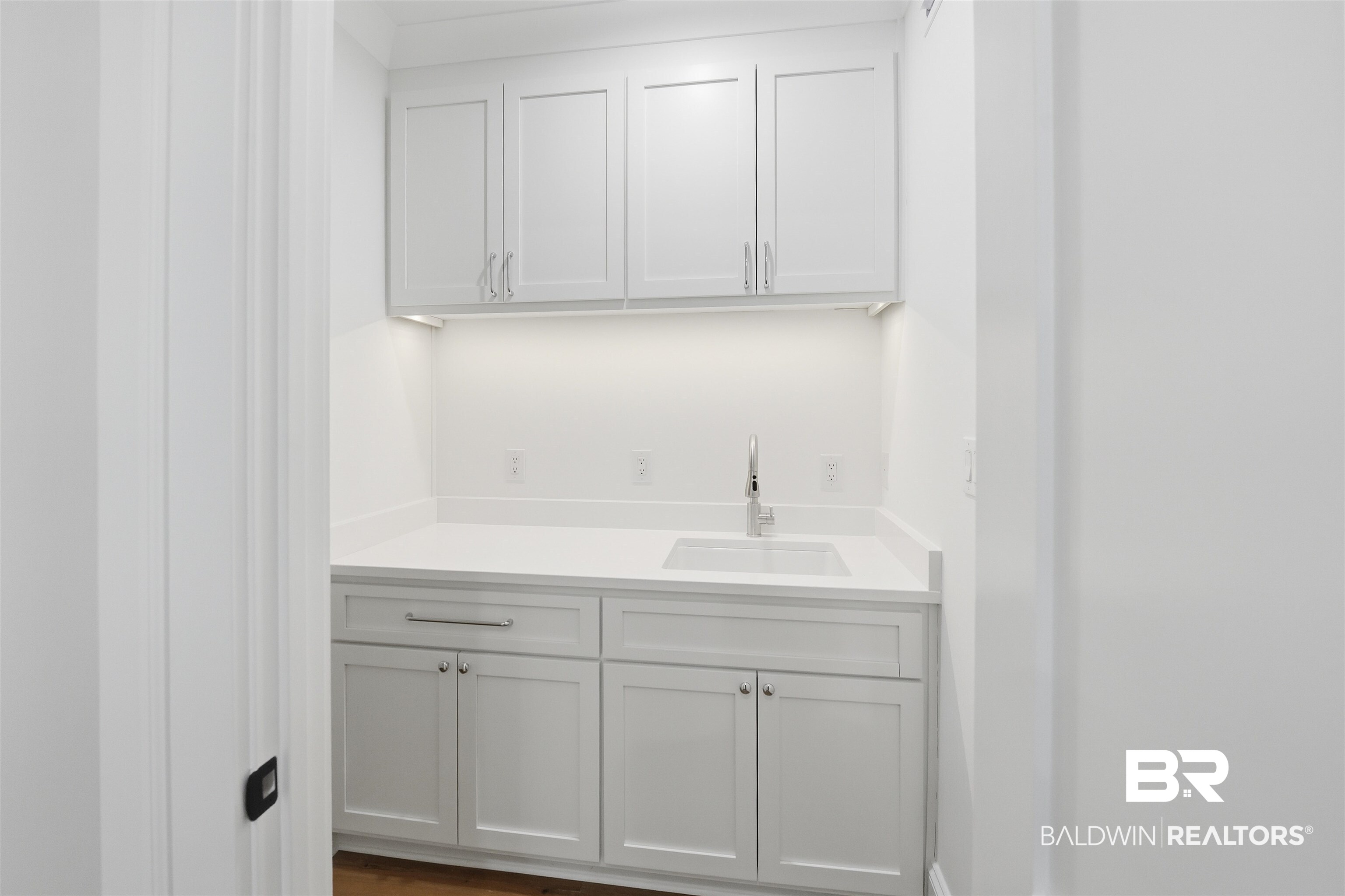 841 Inlet Circle