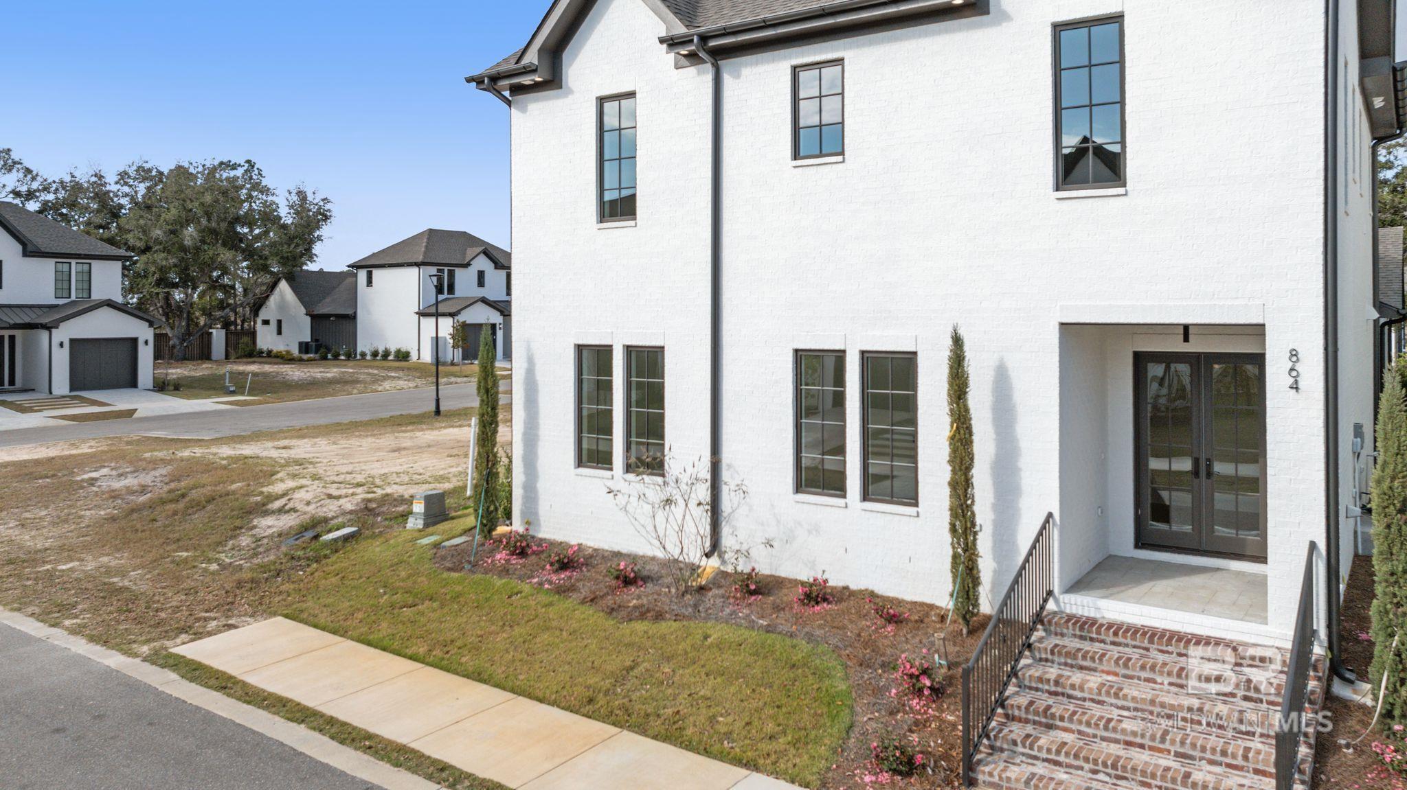 864 Inlet Circle