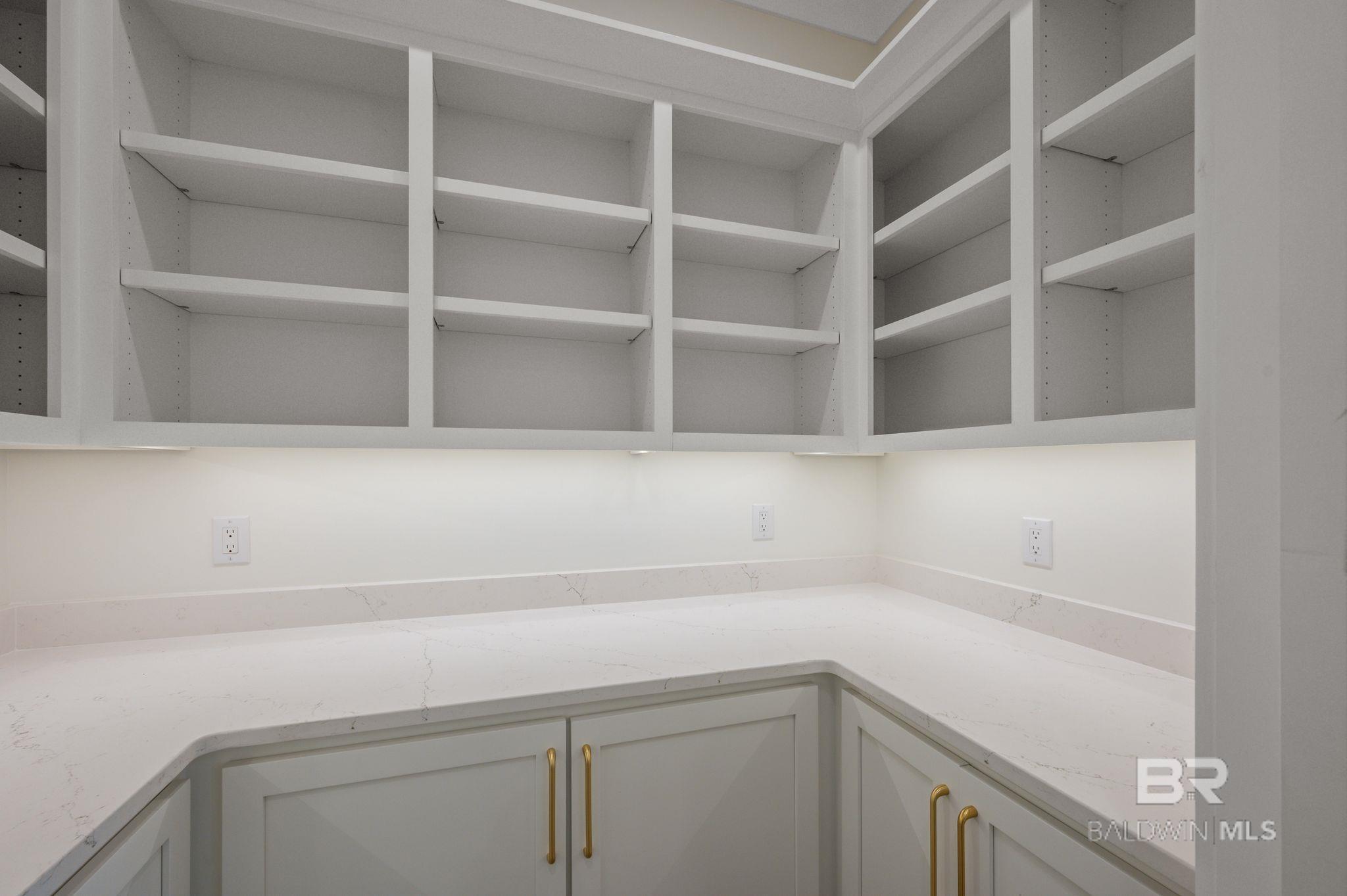 864 Inlet Circle