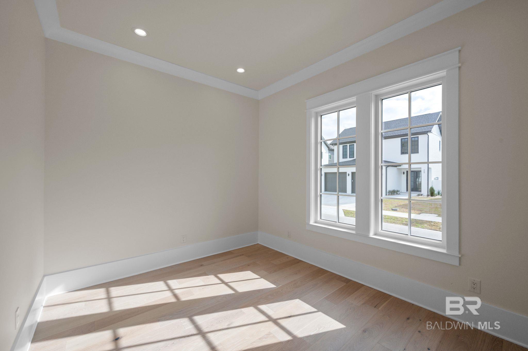 864 Inlet Circle