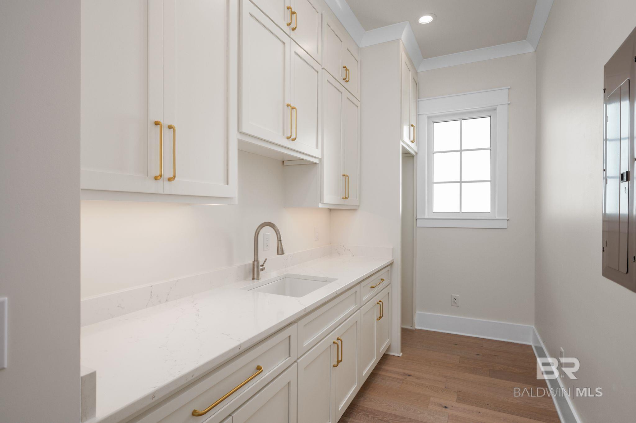 864 Inlet Circle