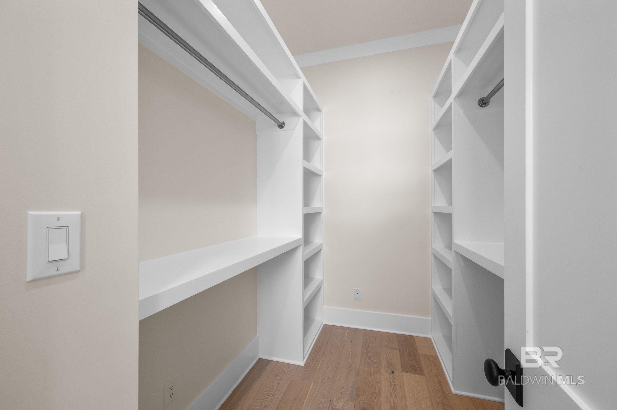 864 Inlet Circle