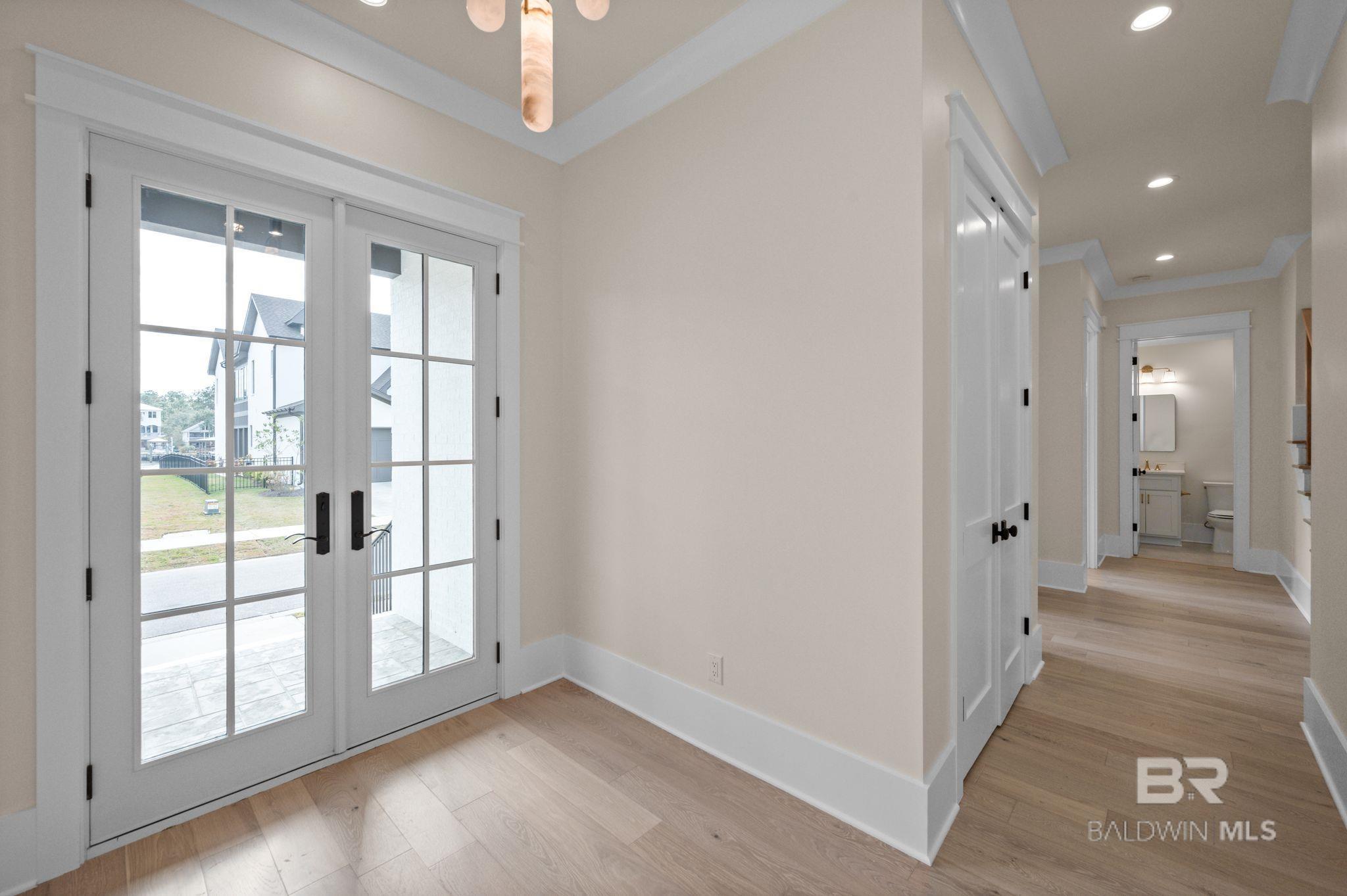 864 Inlet Circle