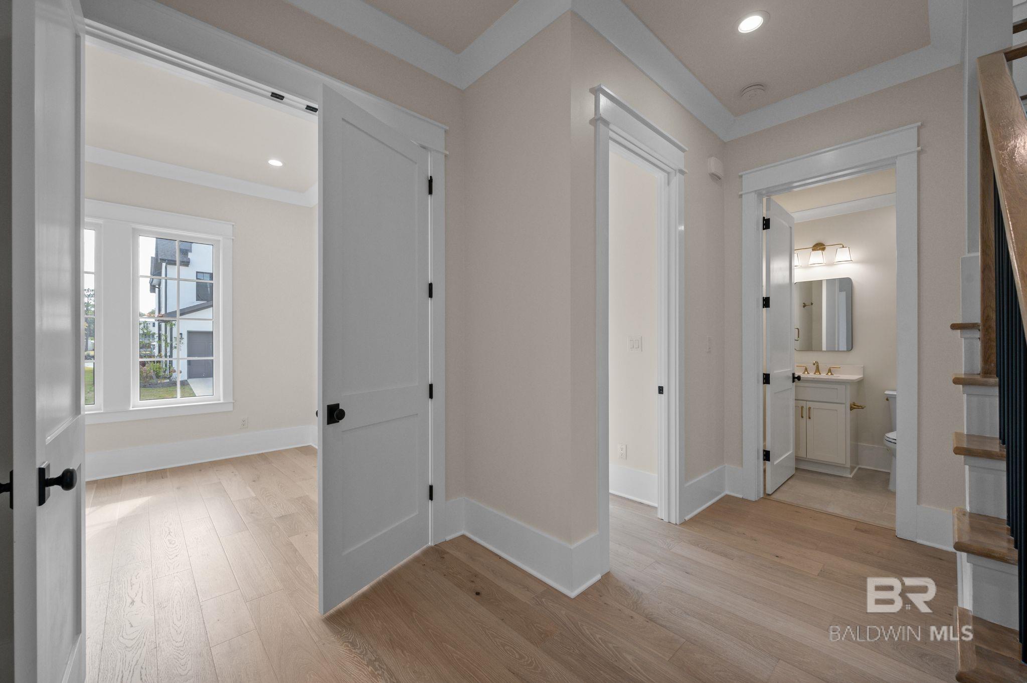 864 Inlet Circle