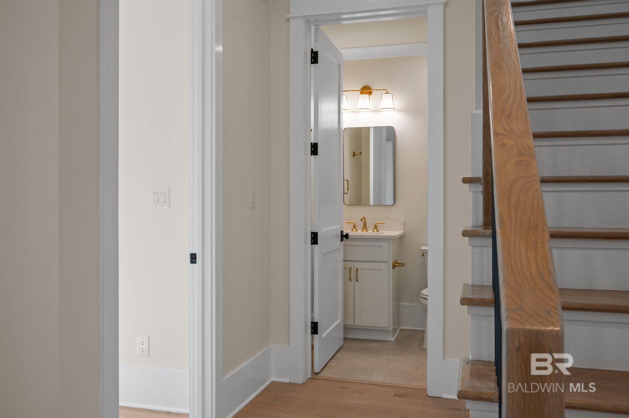864 Inlet Circle