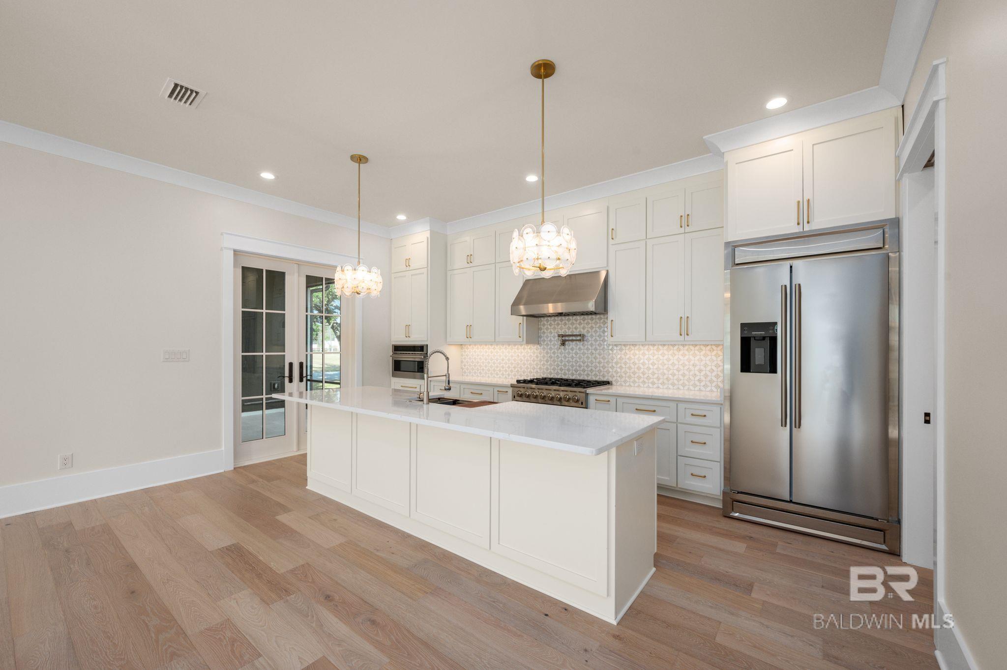 864 Inlet Circle