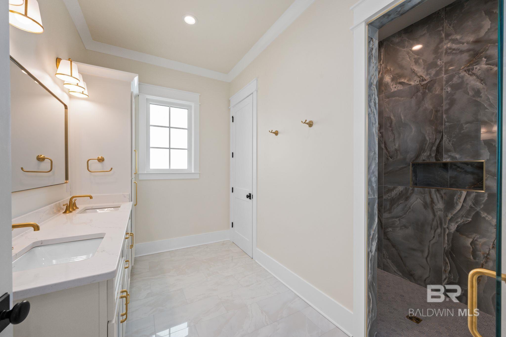 864 Inlet Circle