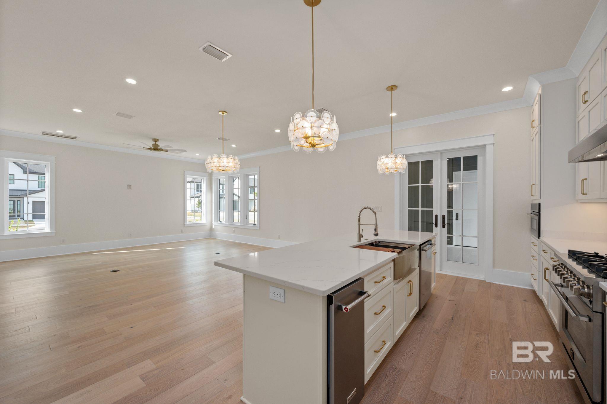 864 Inlet Circle