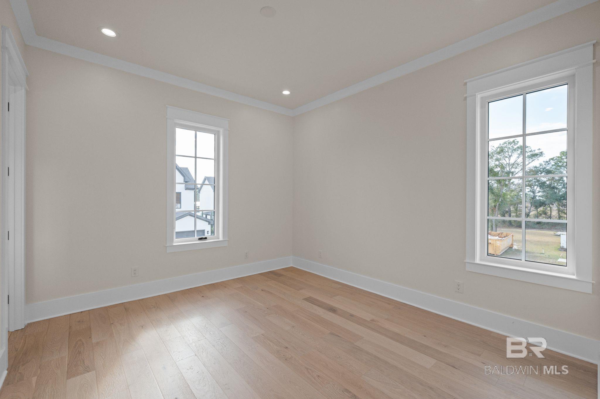 864 Inlet Circle