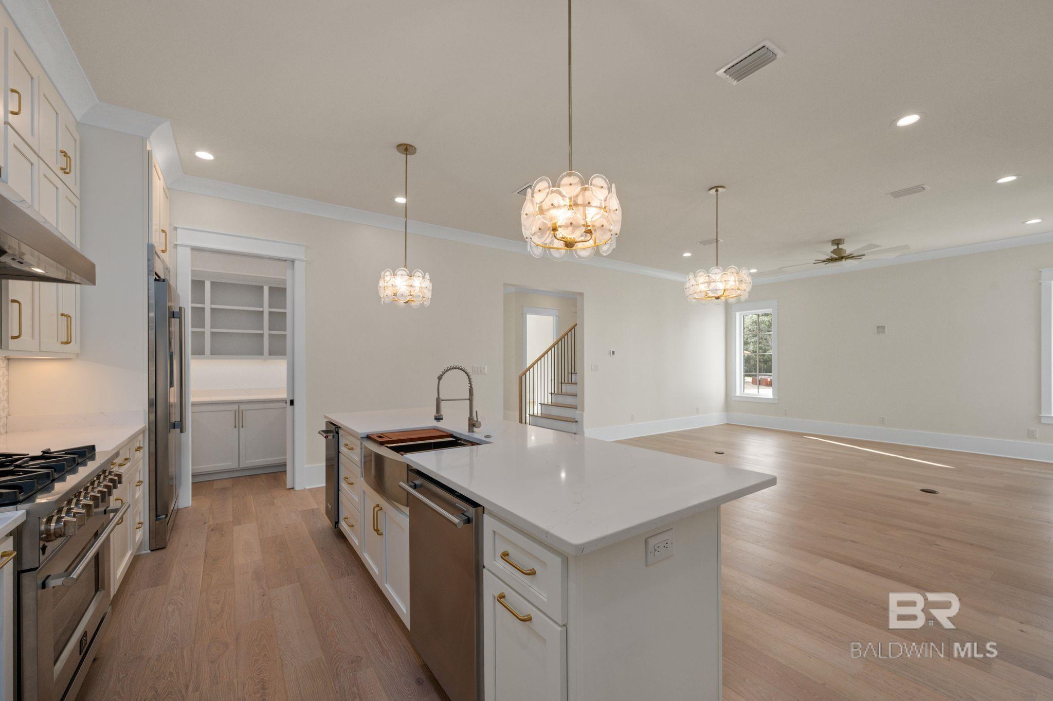 864 Inlet Circle