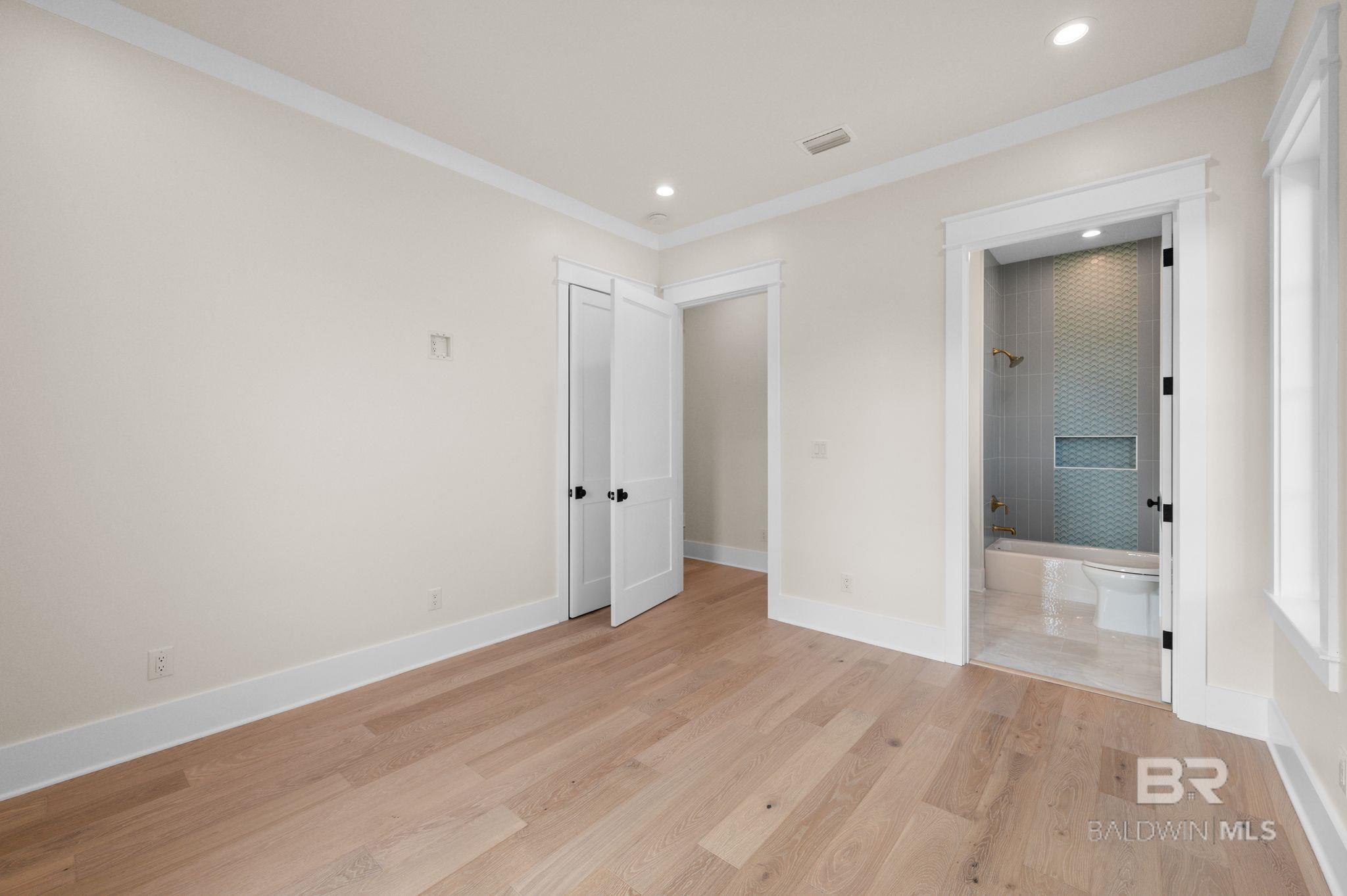 864 Inlet Circle