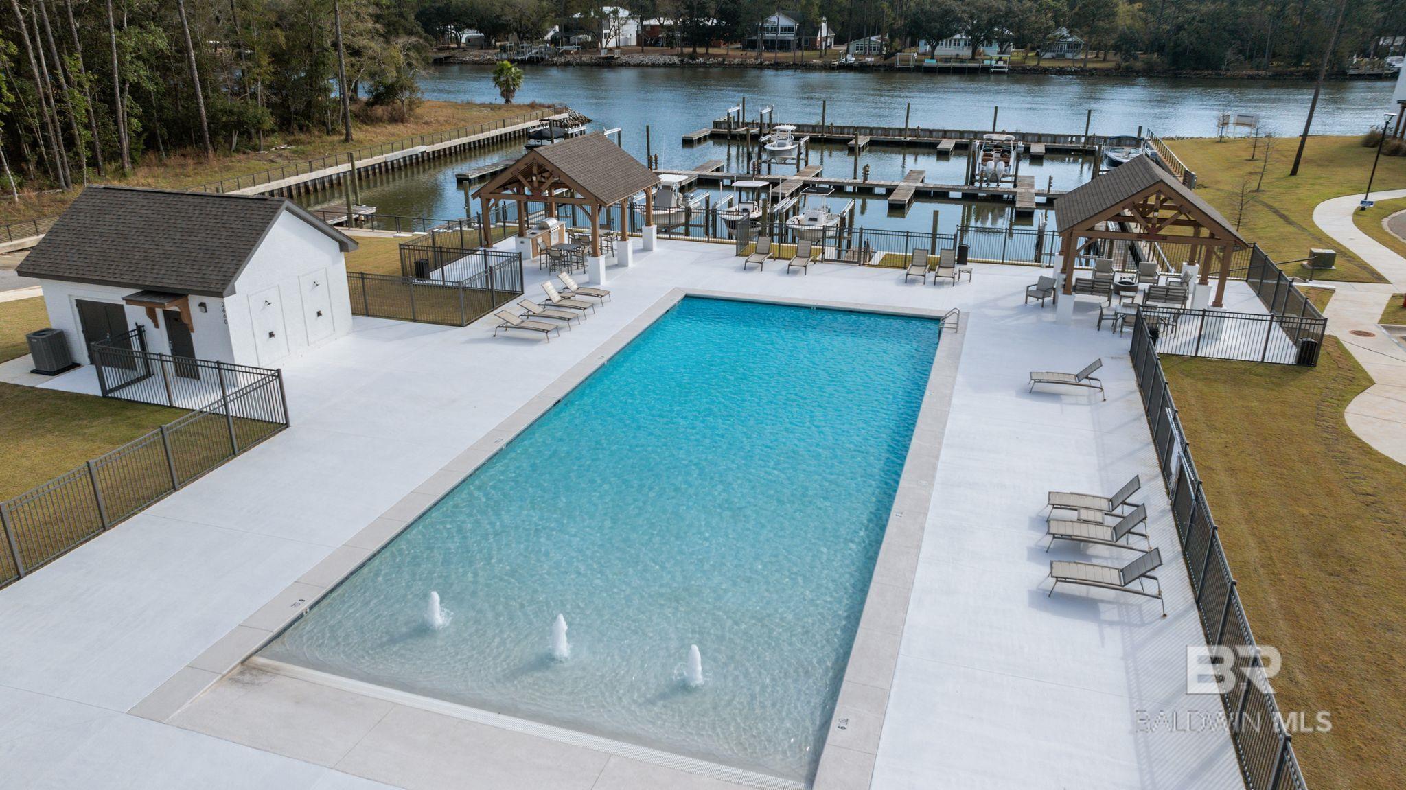864 Inlet Circle
