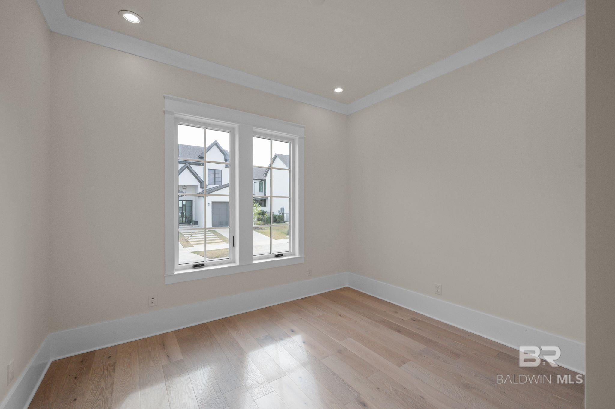 864 Inlet Circle