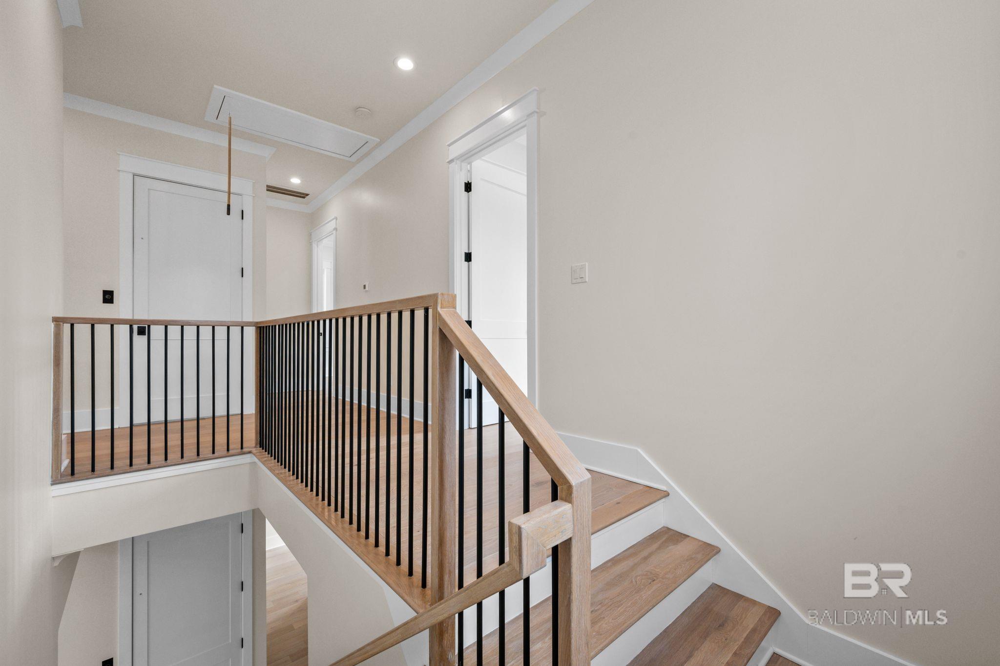 864 Inlet Circle