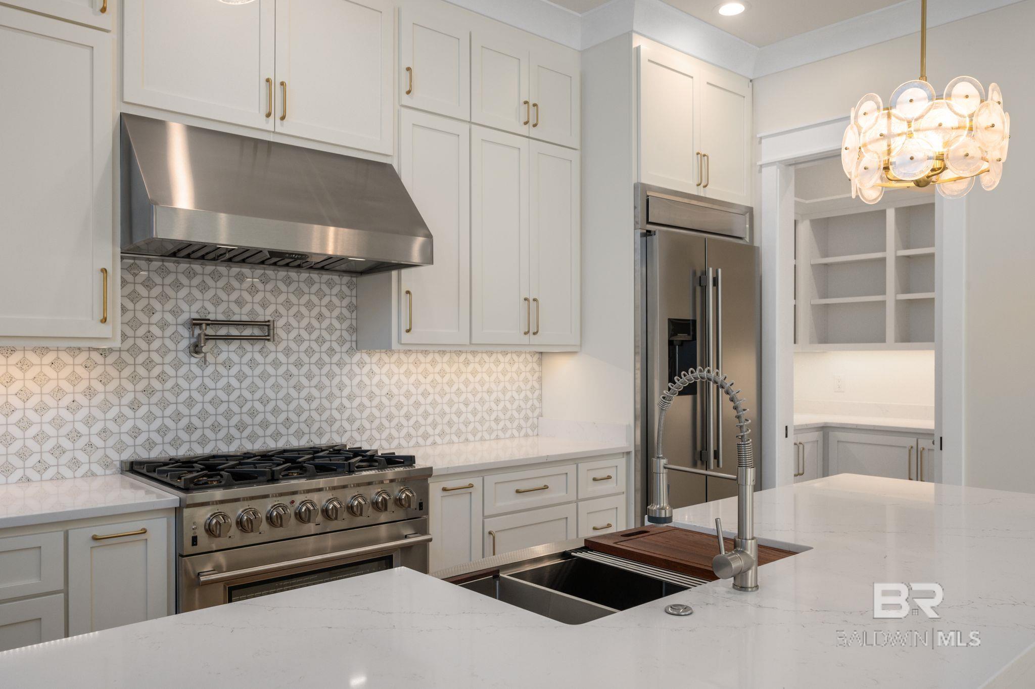 864 Inlet Circle