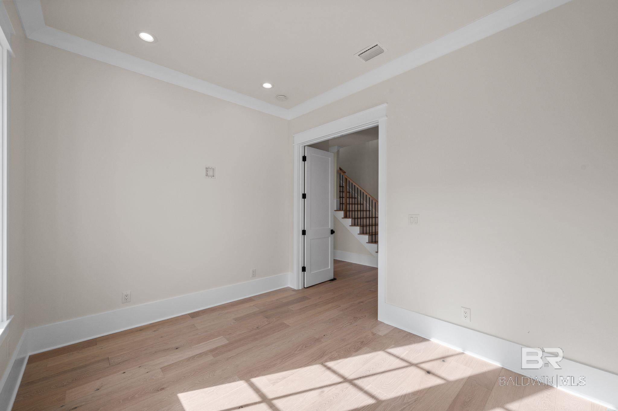 864 Inlet Circle