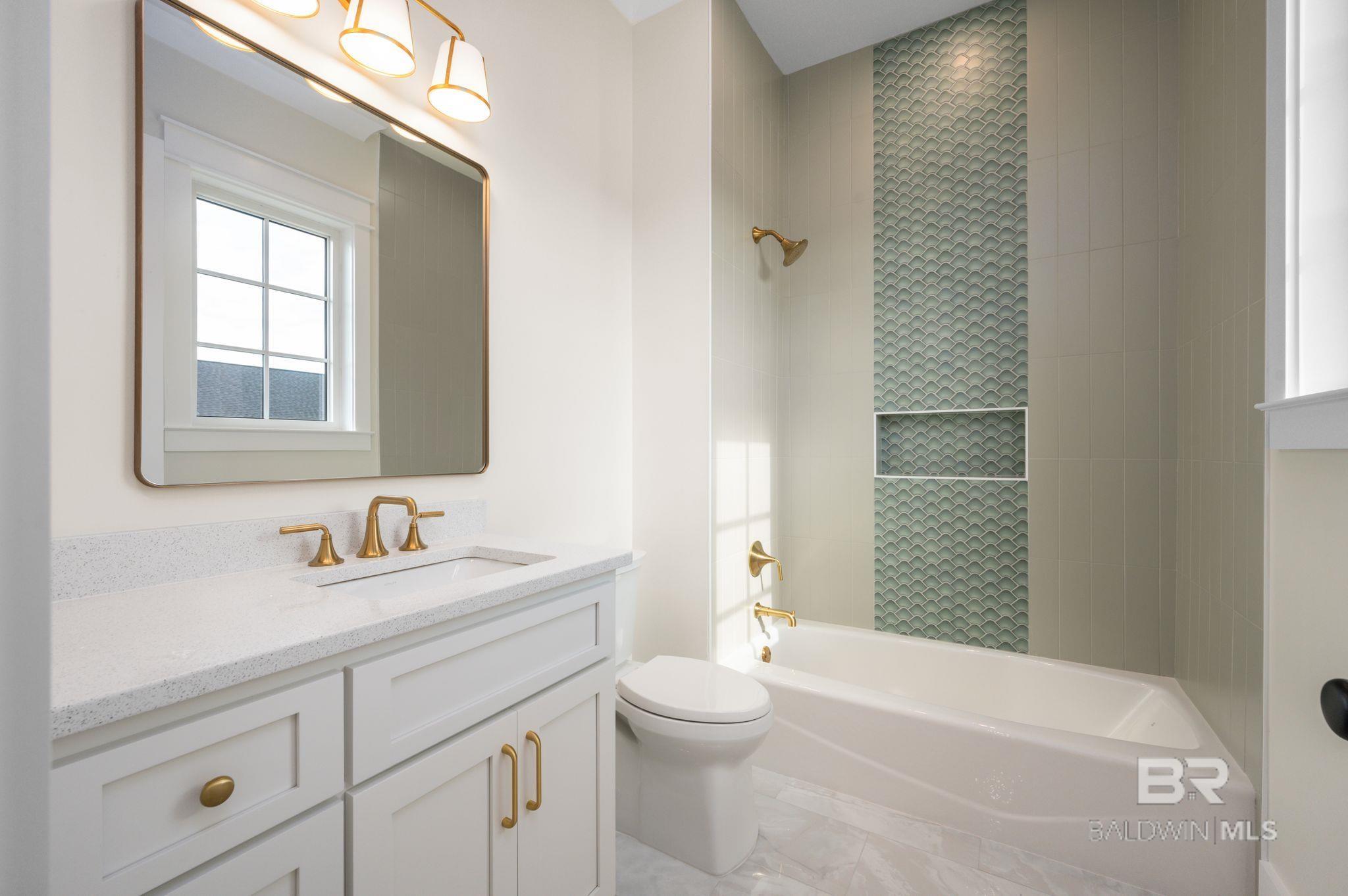 864 Inlet Circle