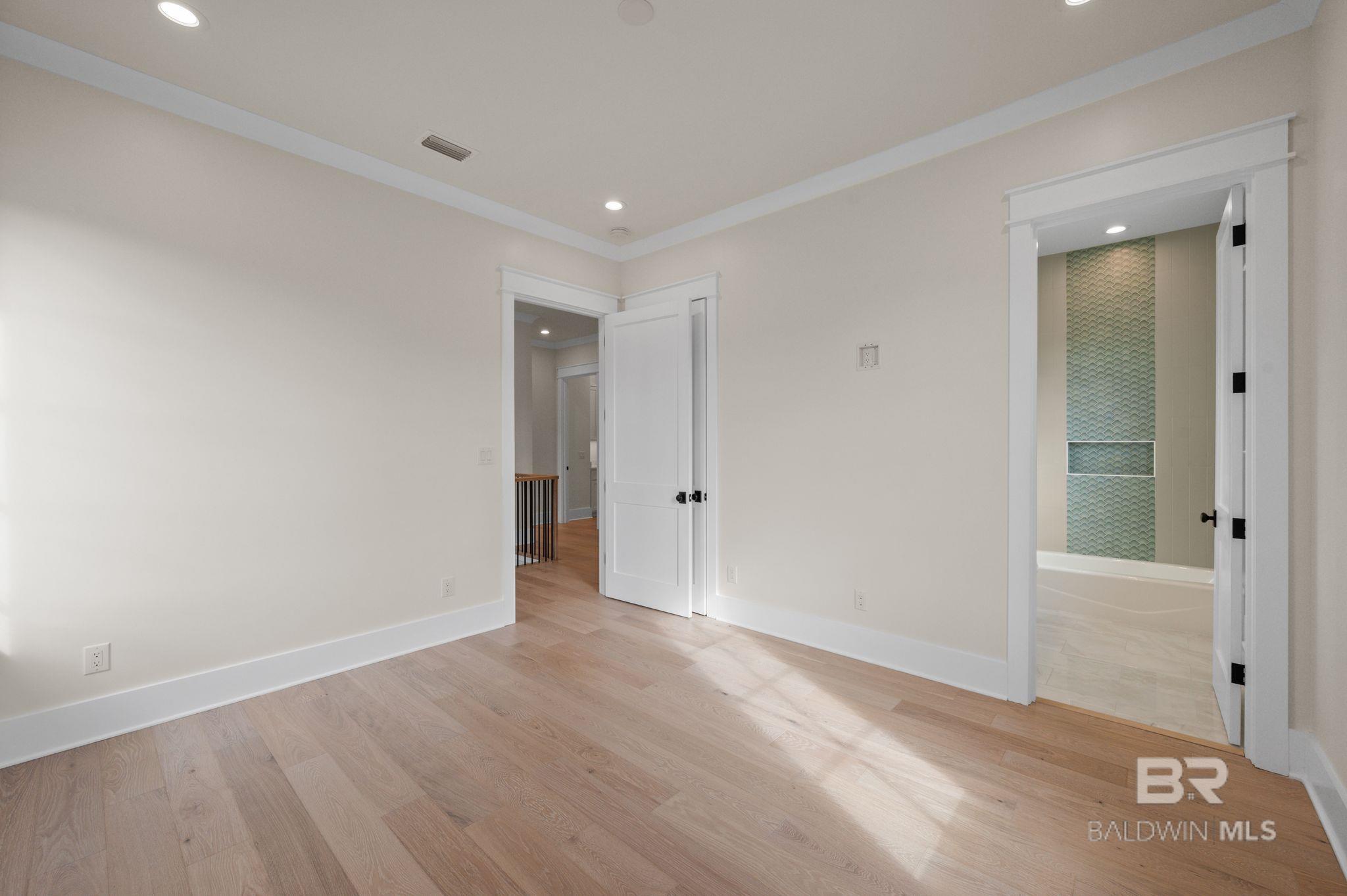 864 Inlet Circle