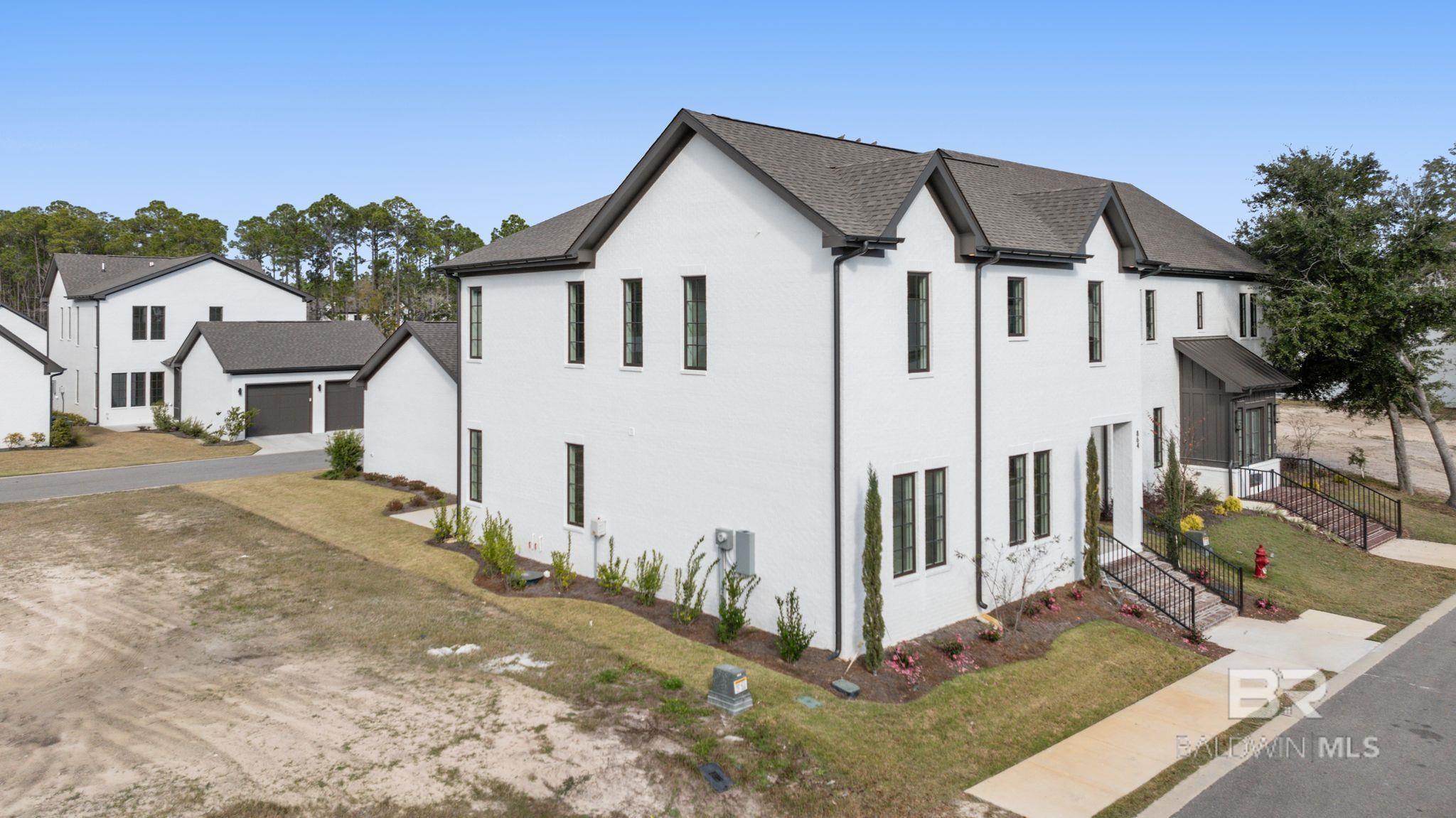 864 Inlet Circle