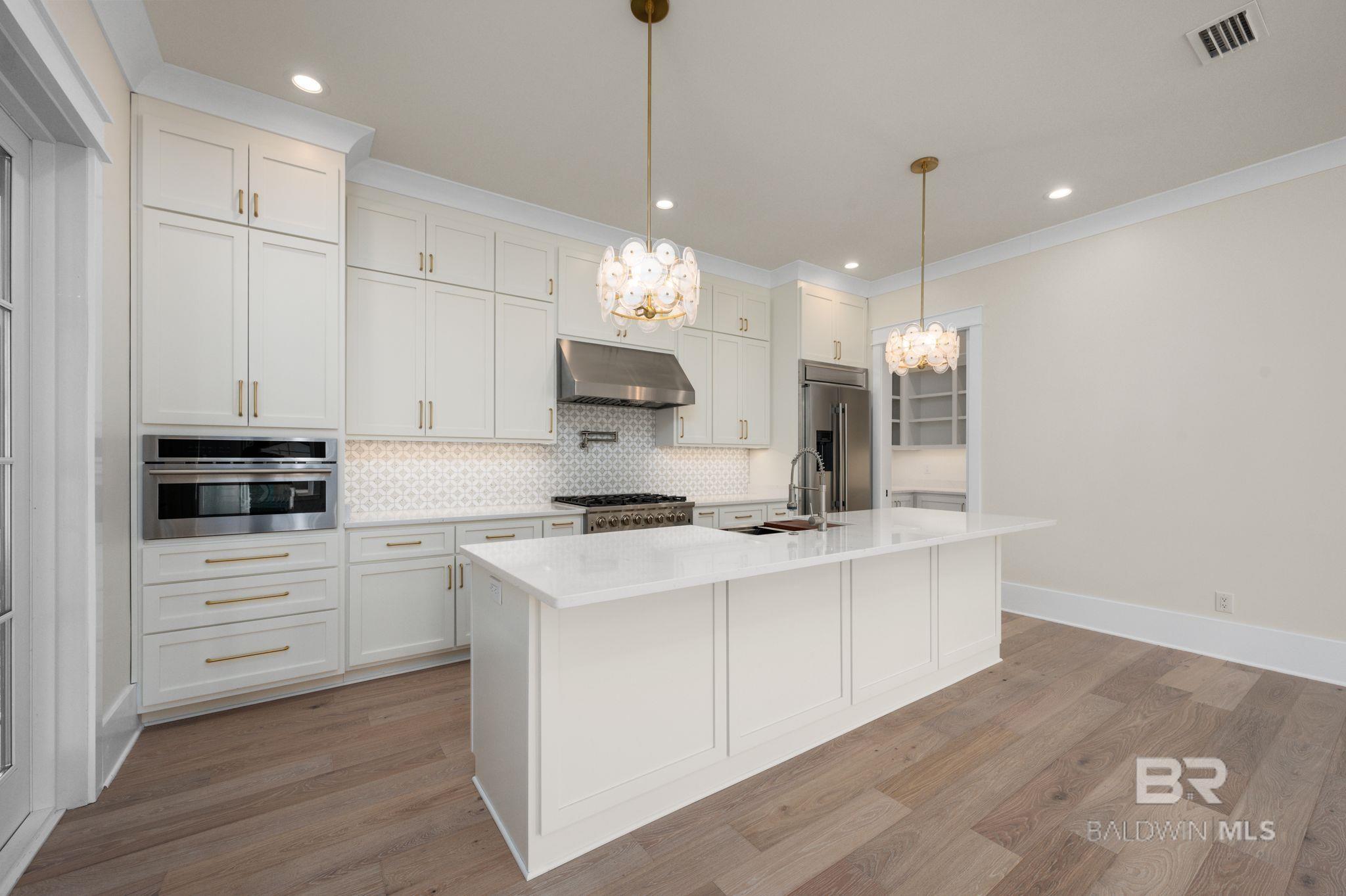 864 Inlet Circle