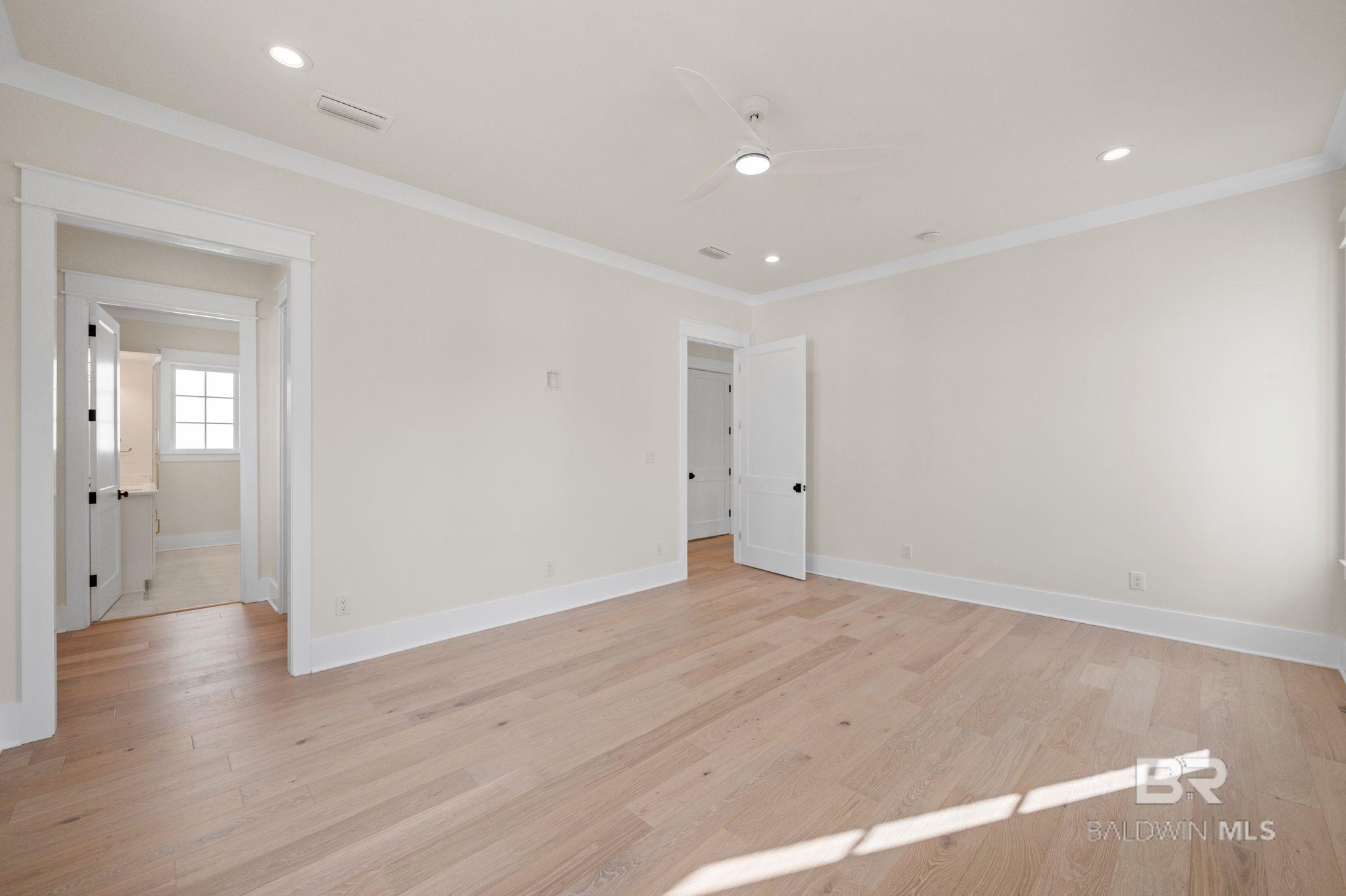 864 Inlet Circle