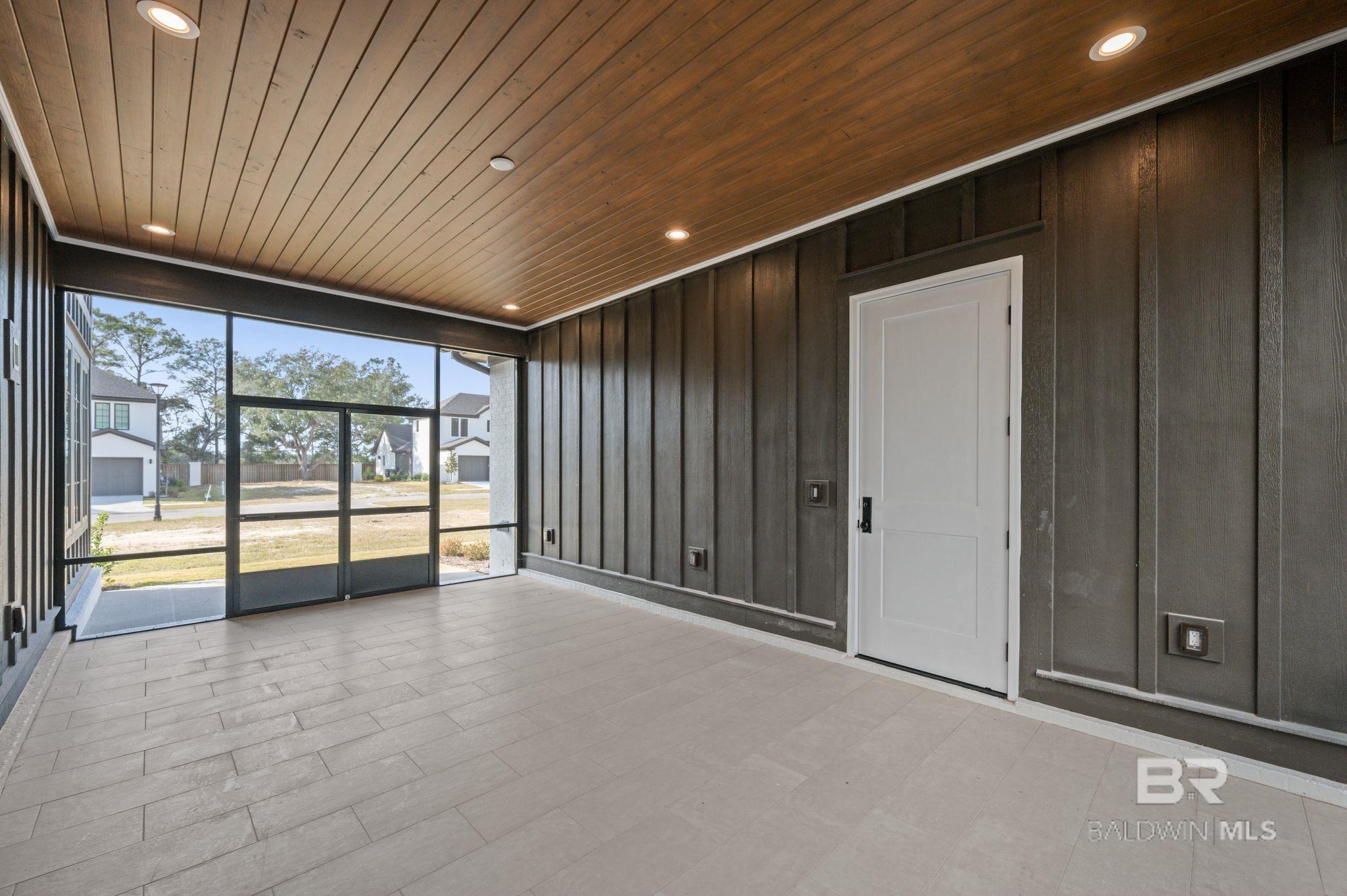 864 Inlet Circle