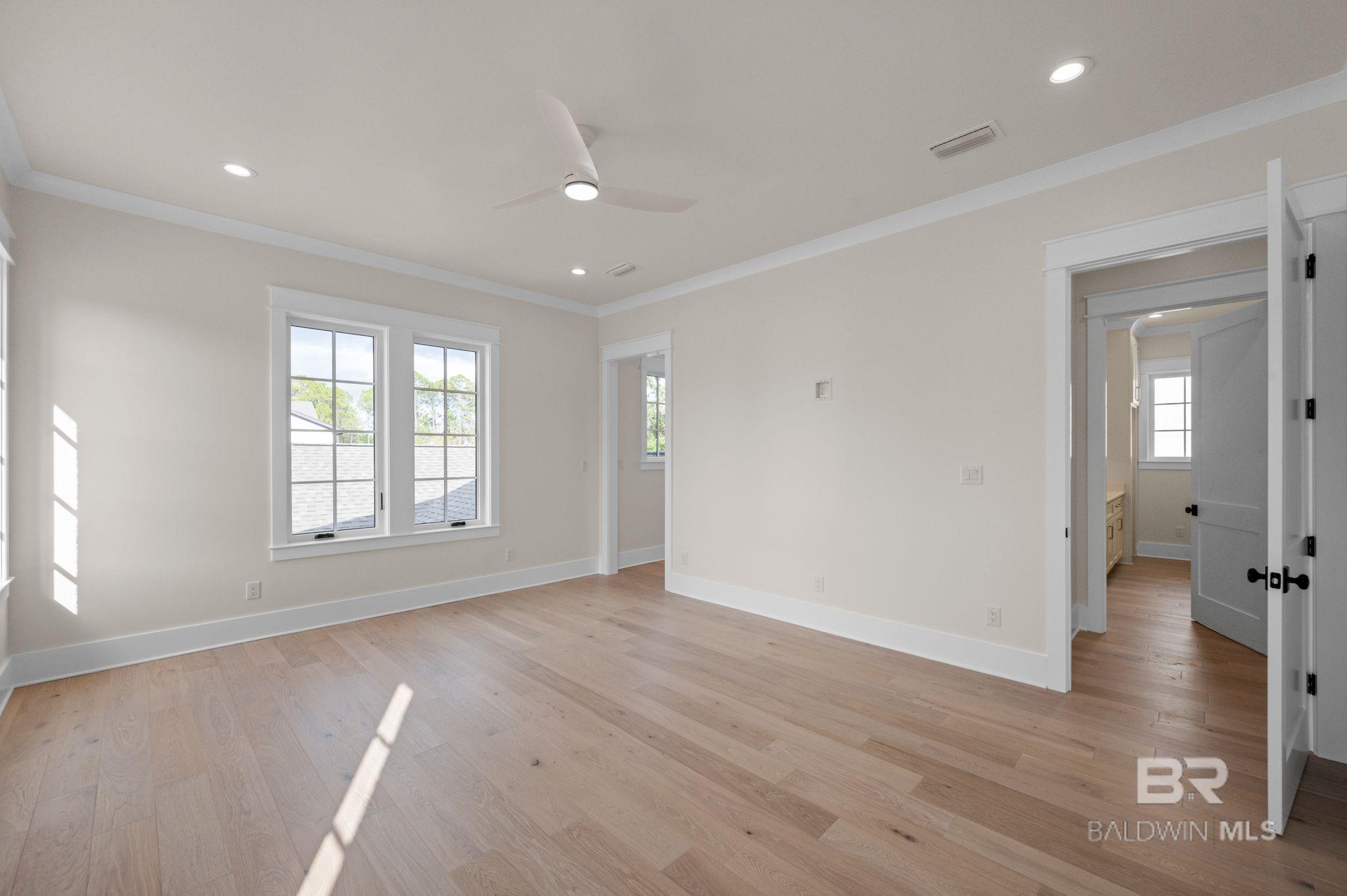 864 Inlet Circle