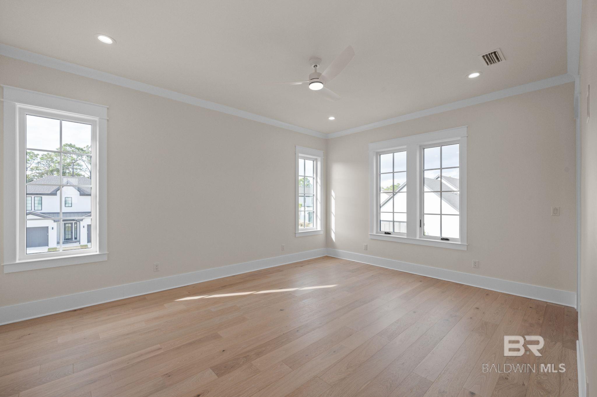 864 Inlet Circle