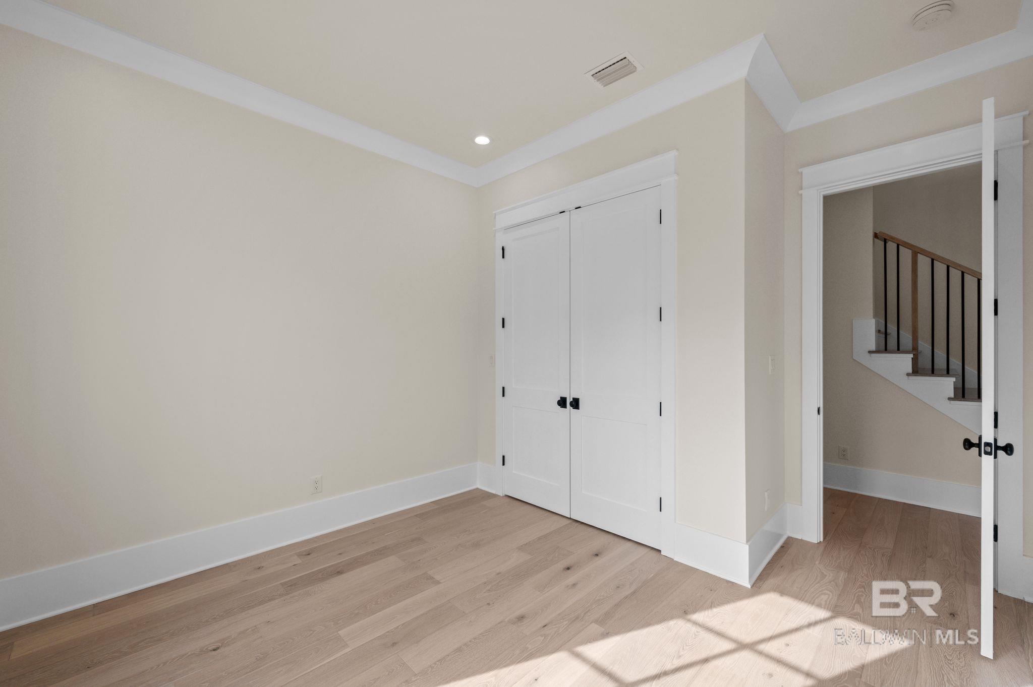 864 Inlet Circle