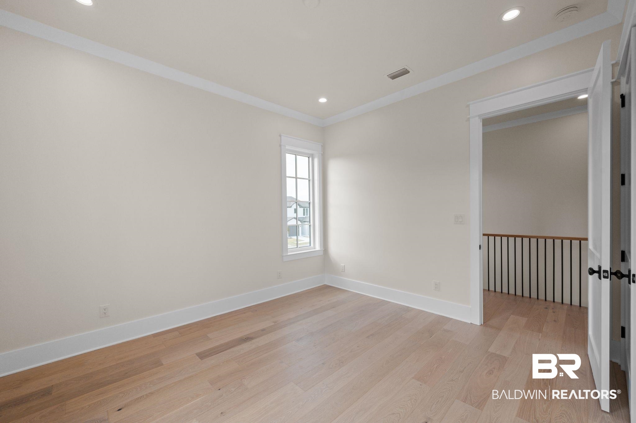 864 Inlet Circle