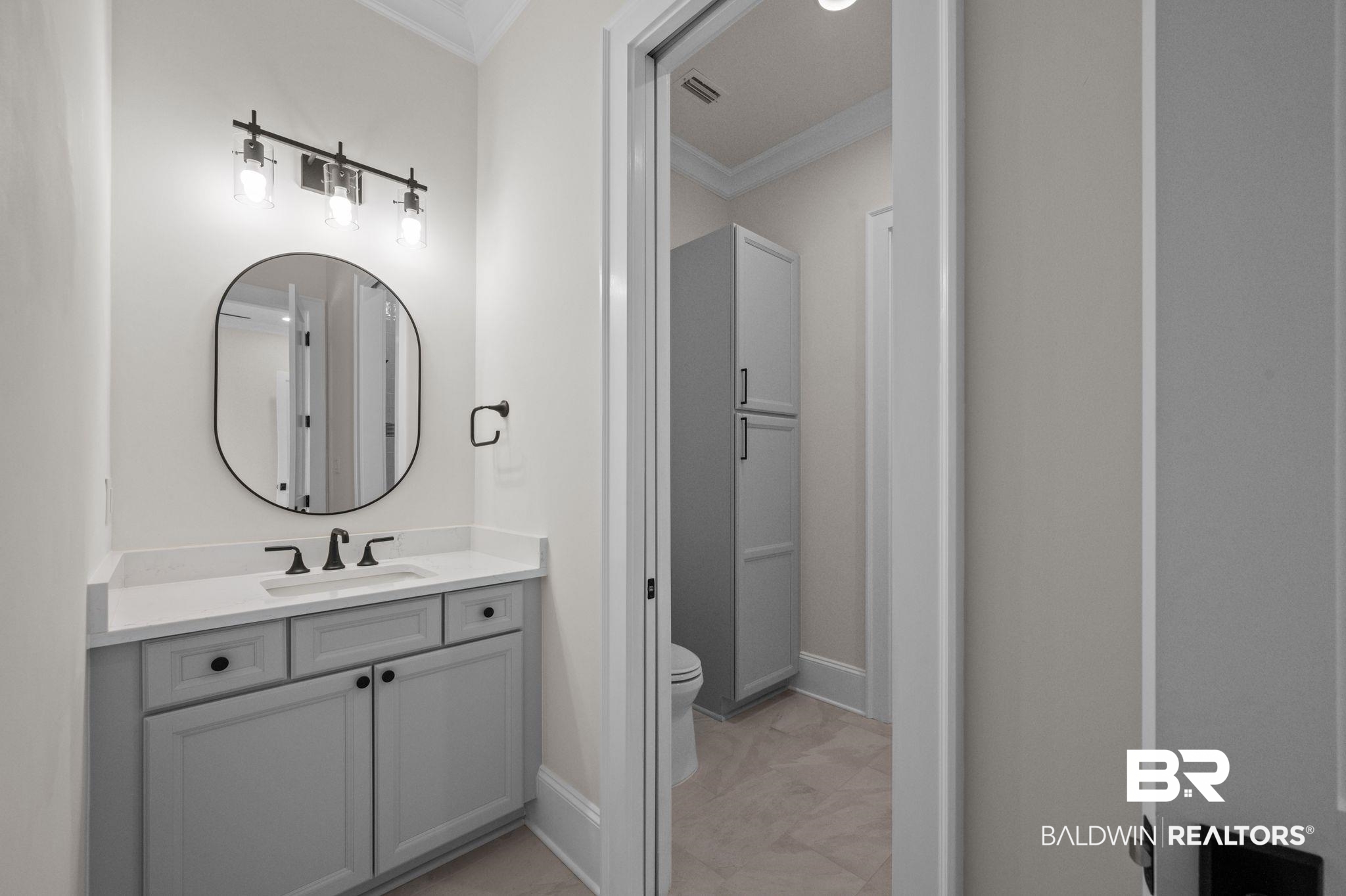 926 Inlet Circle