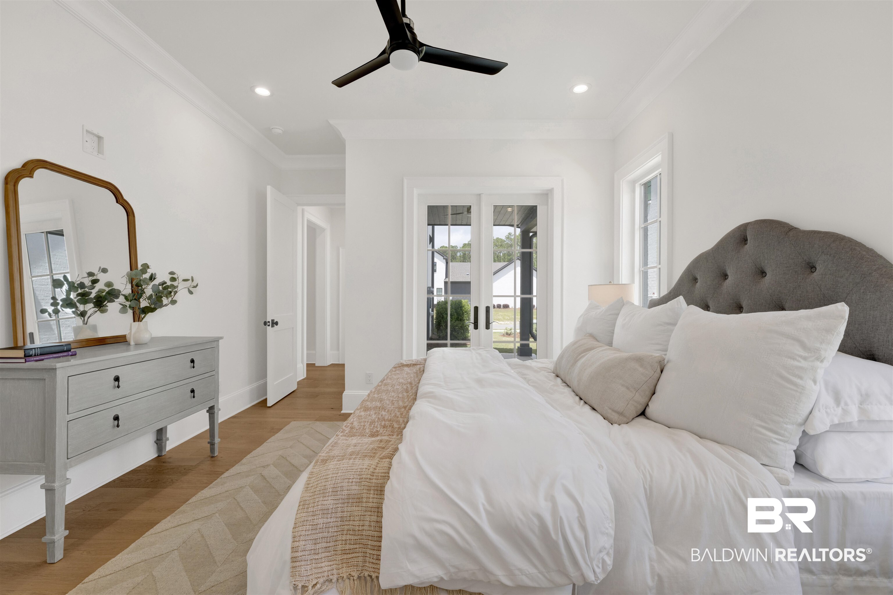 926 Inlet Circle