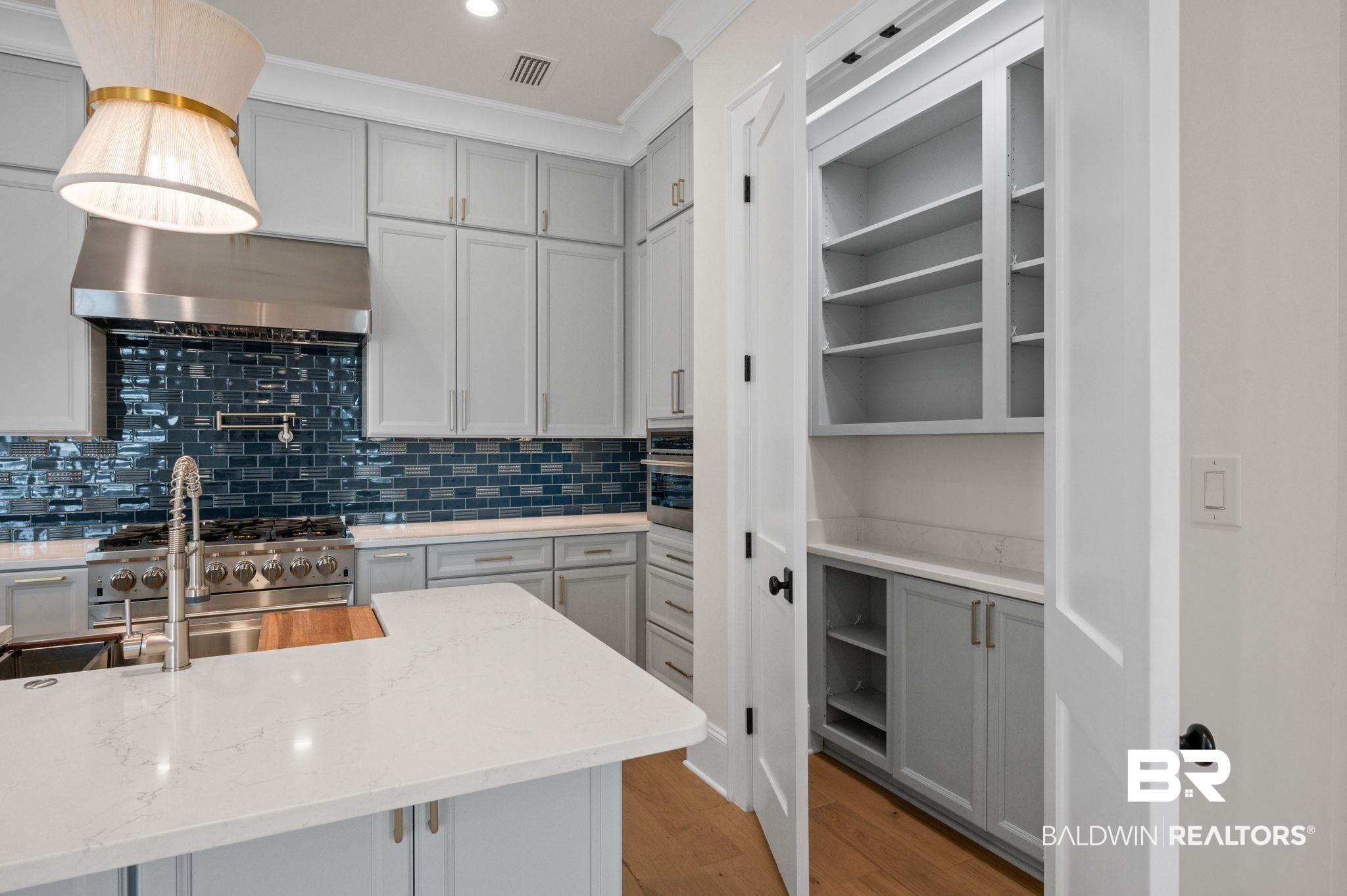926 Inlet Circle
