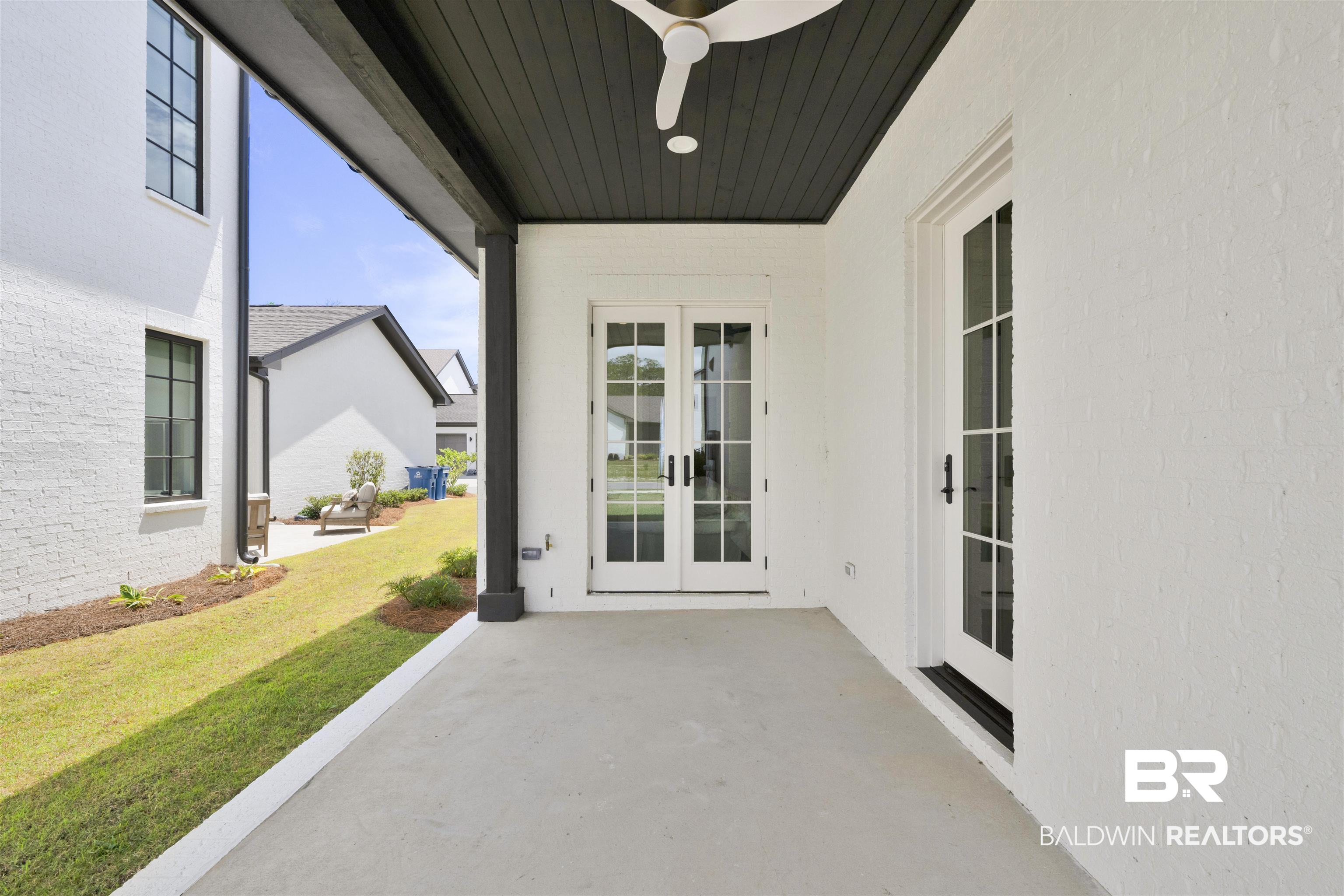 926 Inlet Circle