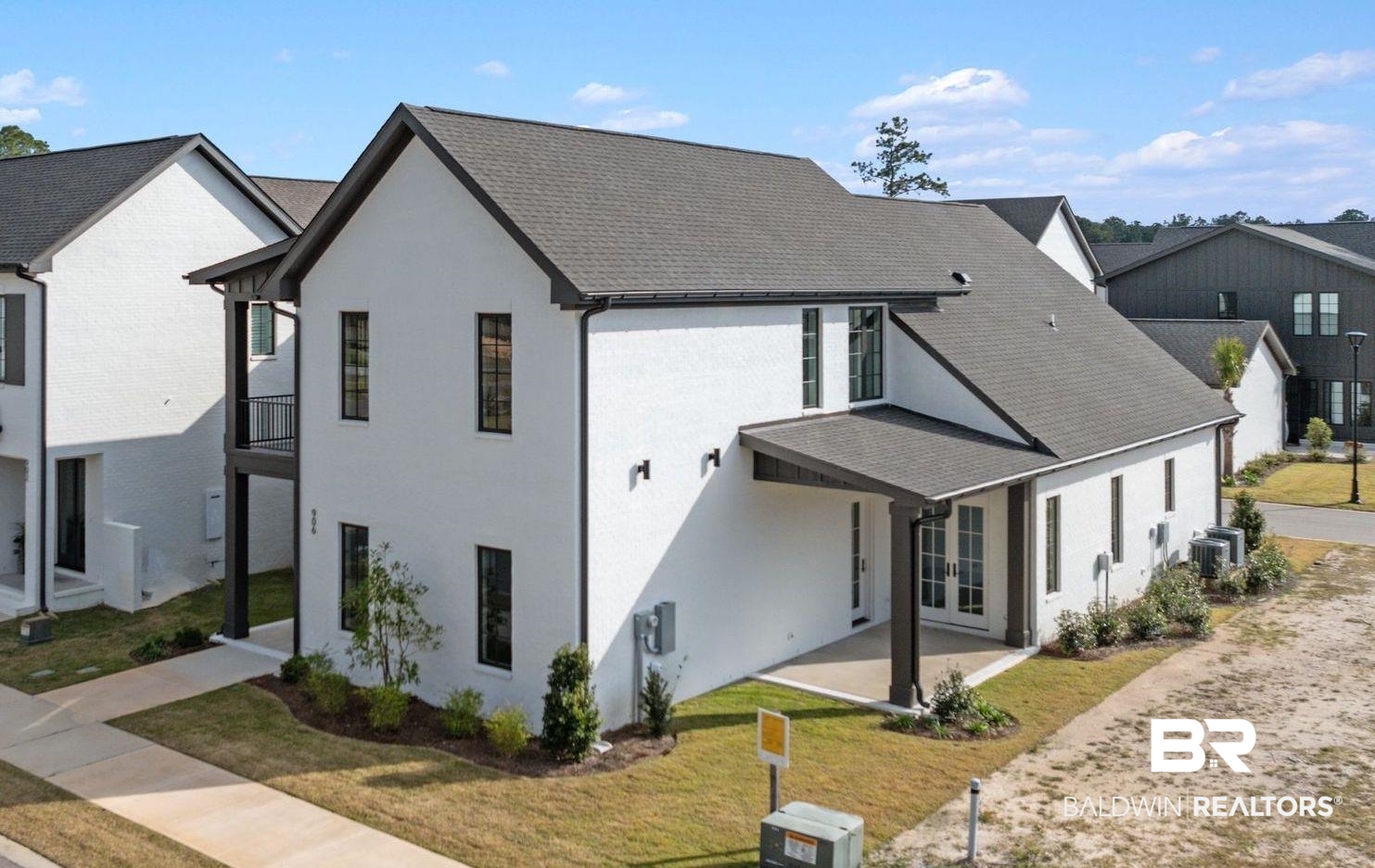 906 Inlet Circle