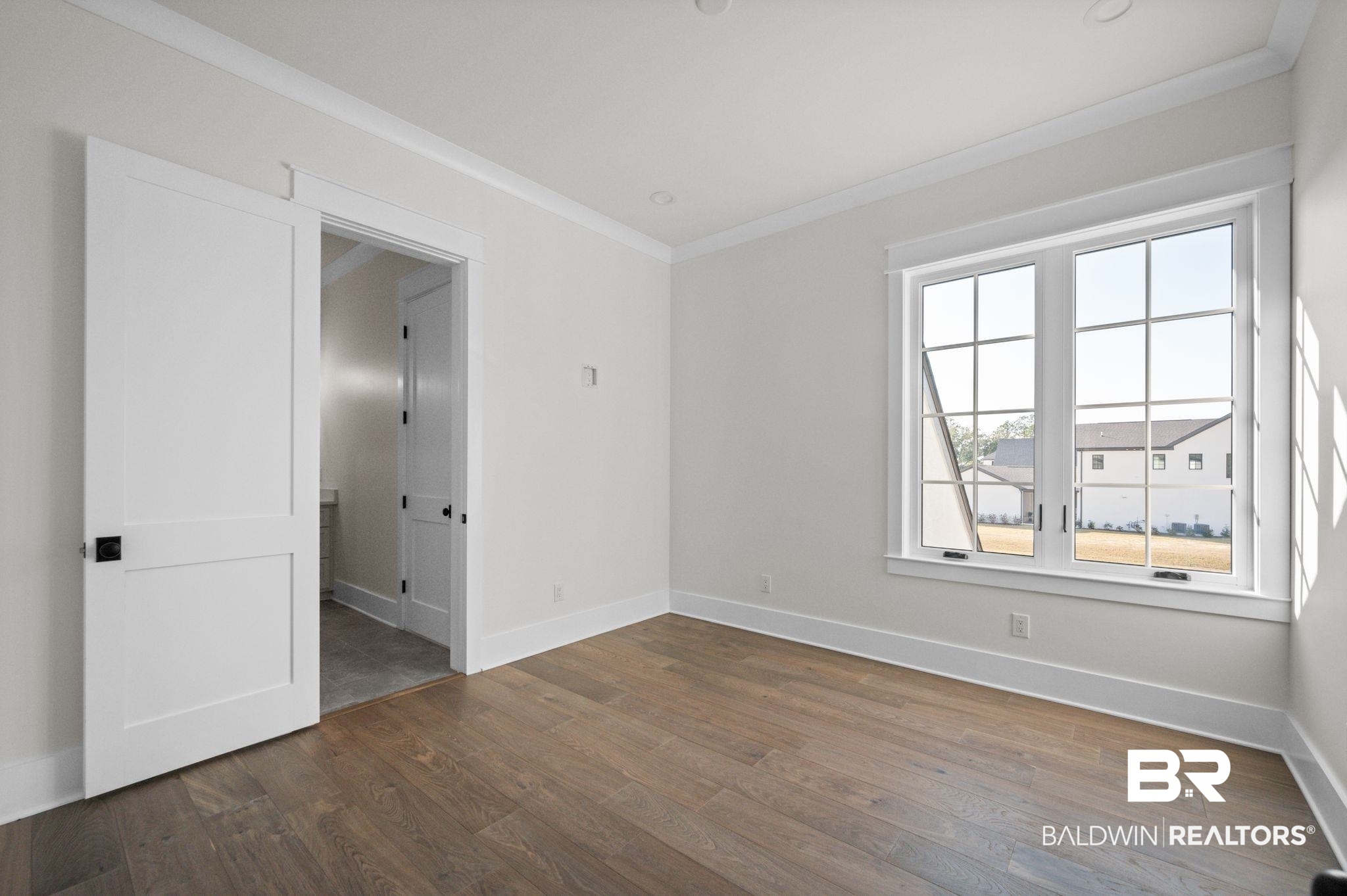 906 Inlet Circle